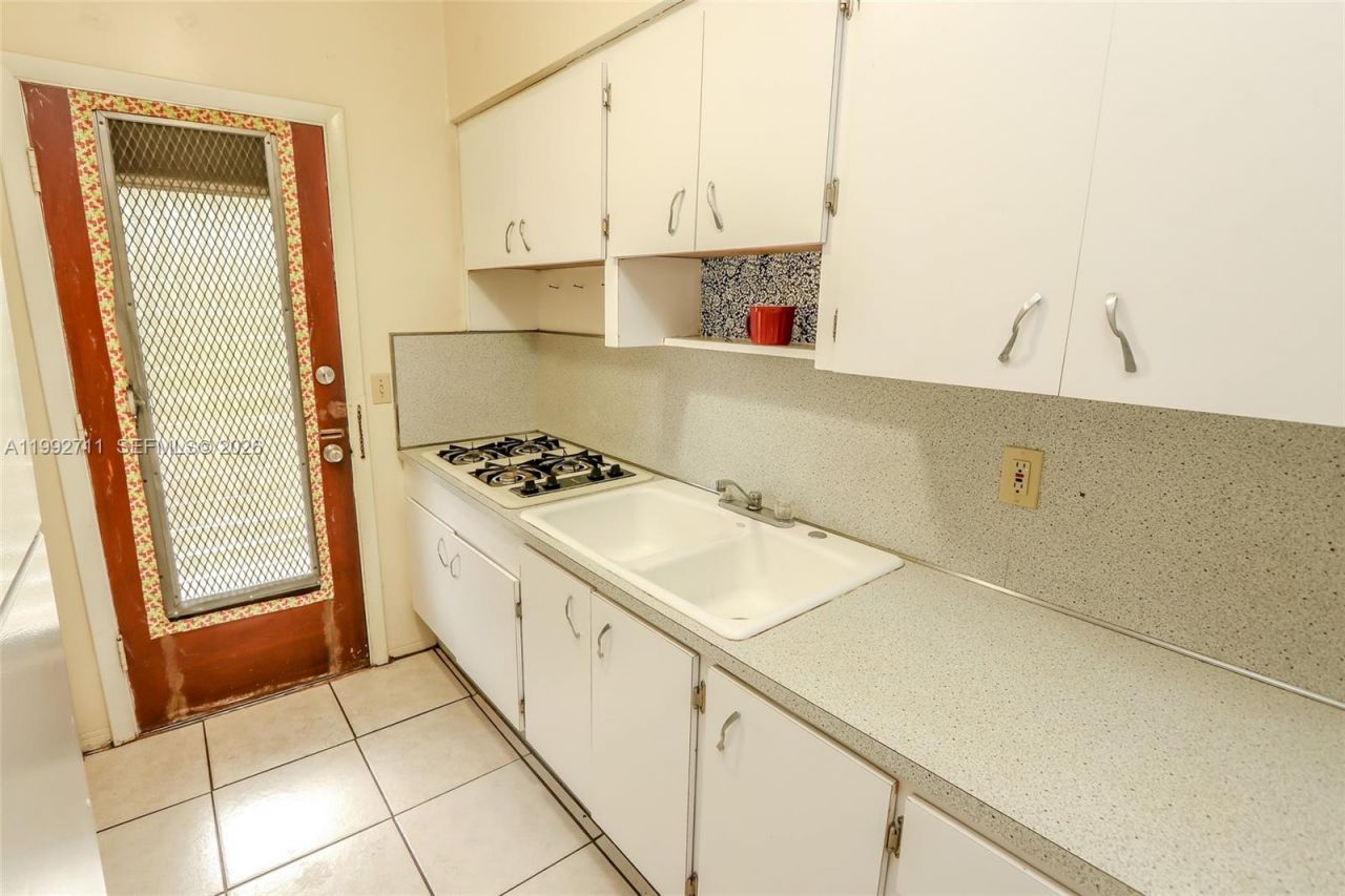 1250 S Alhambra Cir, Unit 12A, Coral Gables, FL 33146 Photo