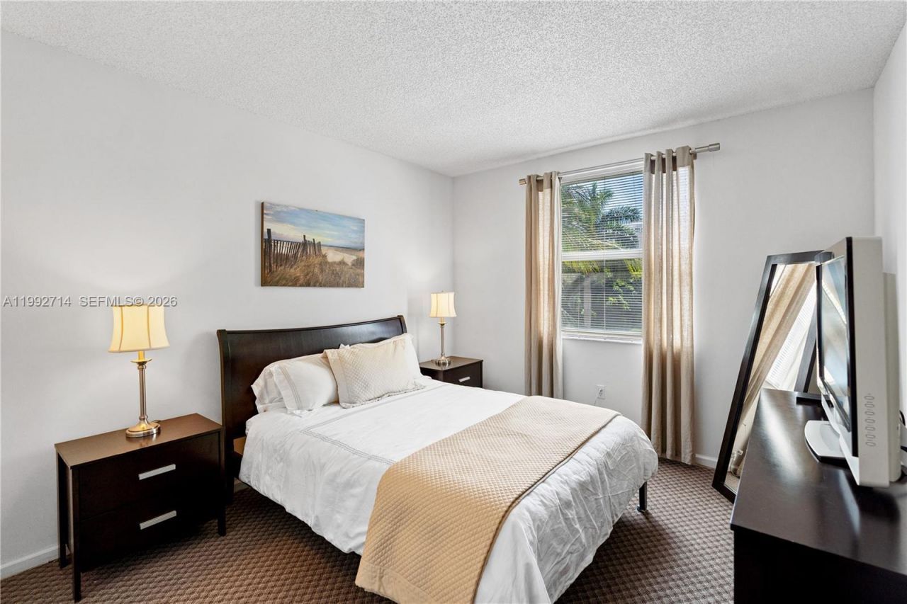 17100 N Bay Rd , Unit 1301, Sunny Isles Beach, FL 33160 Photo