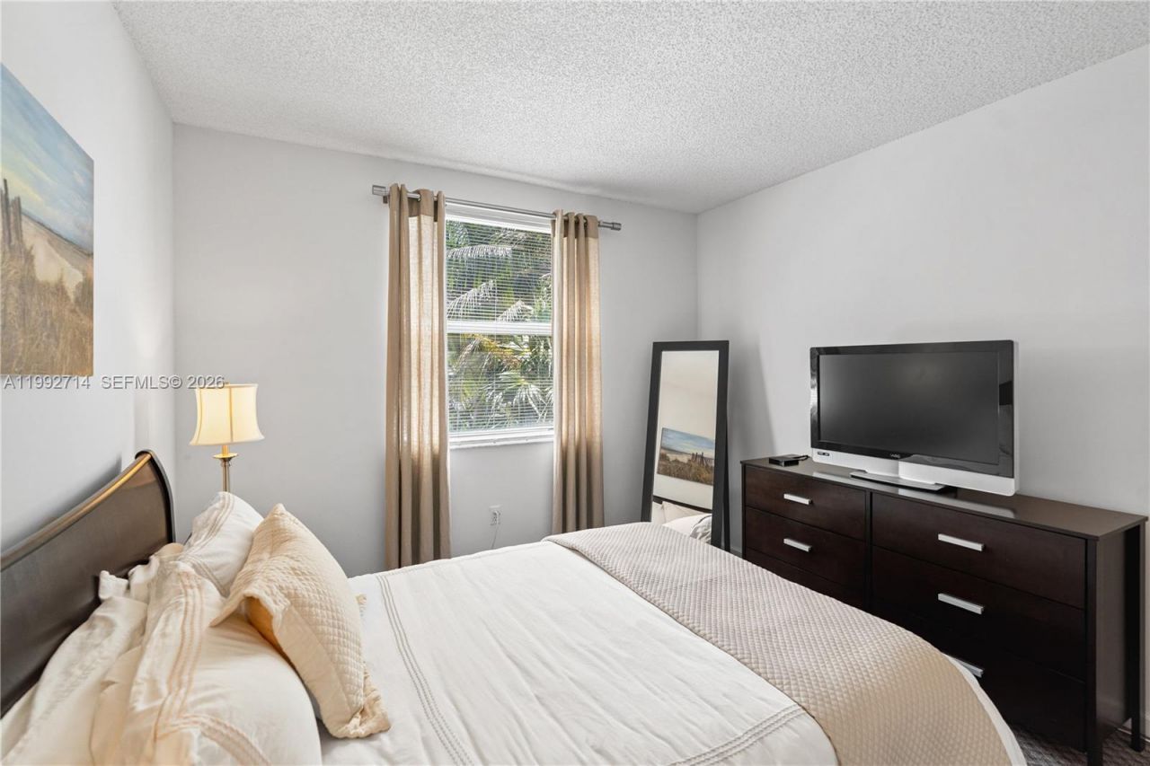 17100 N Bay Rd , Unit 1301, Sunny Isles Beach, FL 33160 Photo