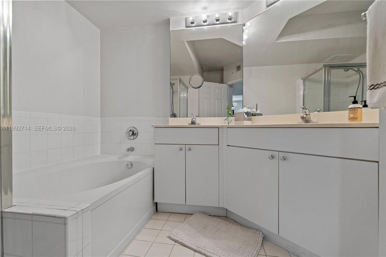 17100 N Bay Rd , Unit 1301, Sunny Isles Beach, FL 33160 Photo