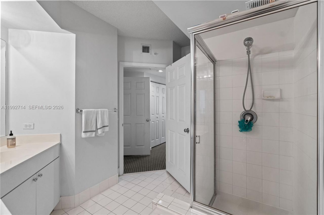 17100 N Bay Rd , Unit 1301, Sunny Isles Beach, FL 33160 Photo