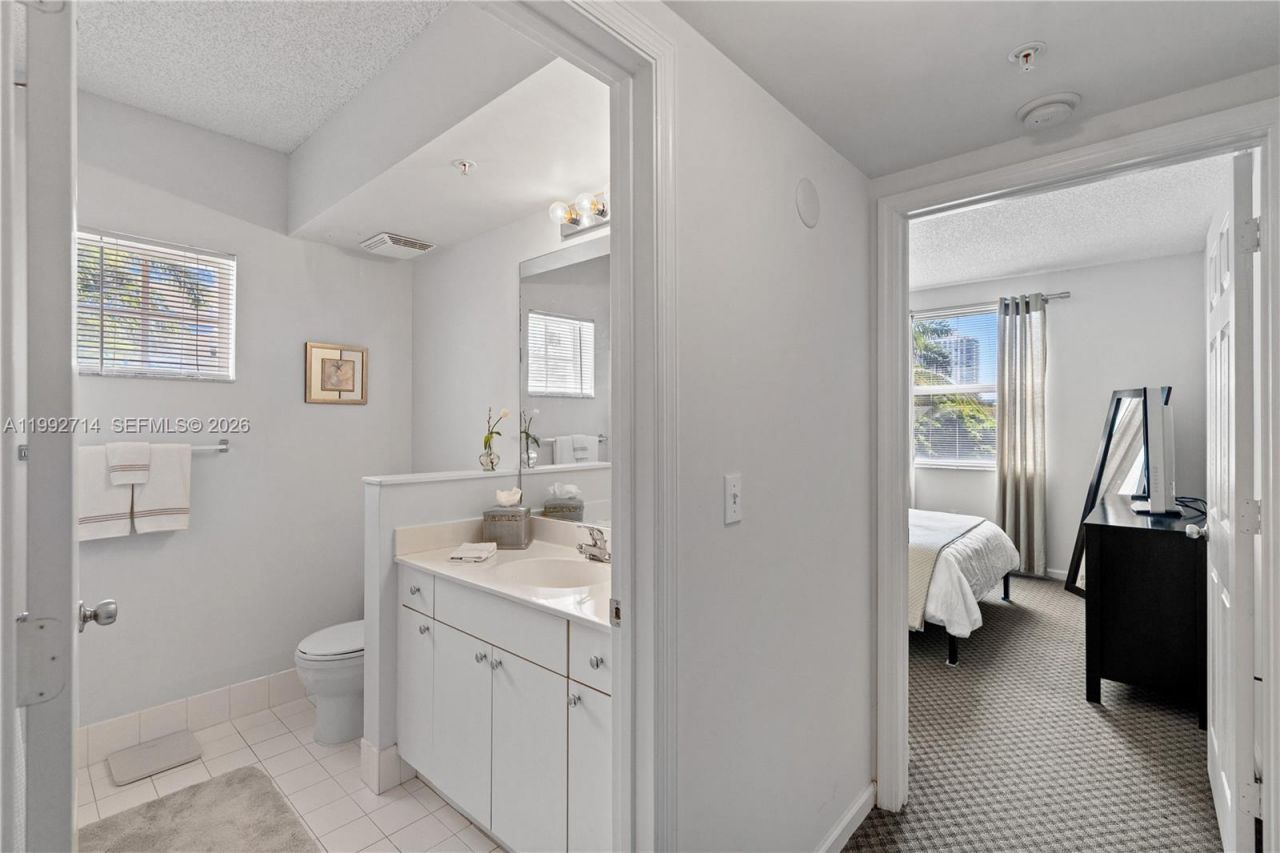 17100 N Bay Rd , Unit 1301, Sunny Isles Beach, FL 33160 Photo