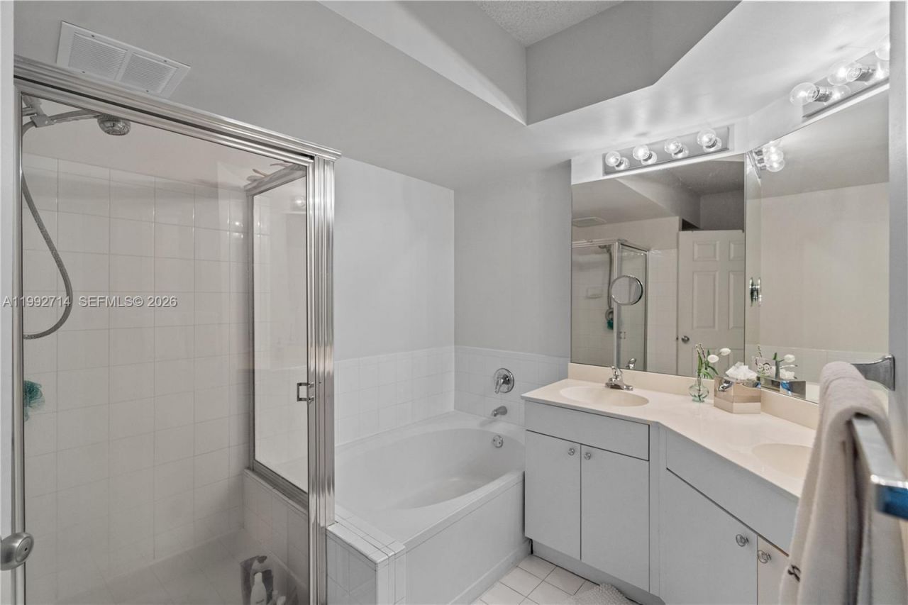 17100 N Bay Rd , Unit 1301, Sunny Isles Beach, FL 33160 Photo