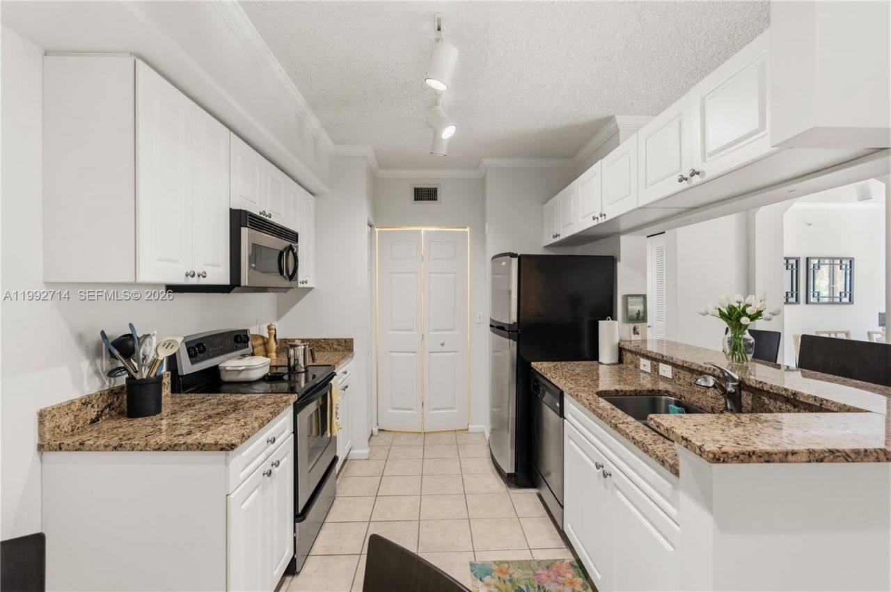 17100 N Bay Rd , Unit 1301, Sunny Isles Beach, FL 33160 Photo