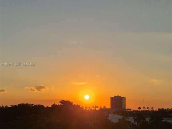 20400 W Country Club Dr , Unit 605, Aventura, FL 33180