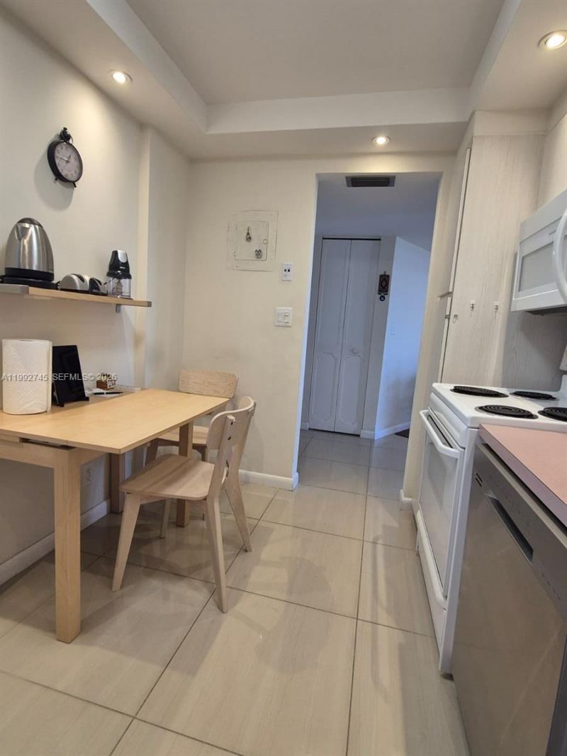 20400 W Country Club Dr , Unit 605, Aventura, FL 33180 Photo