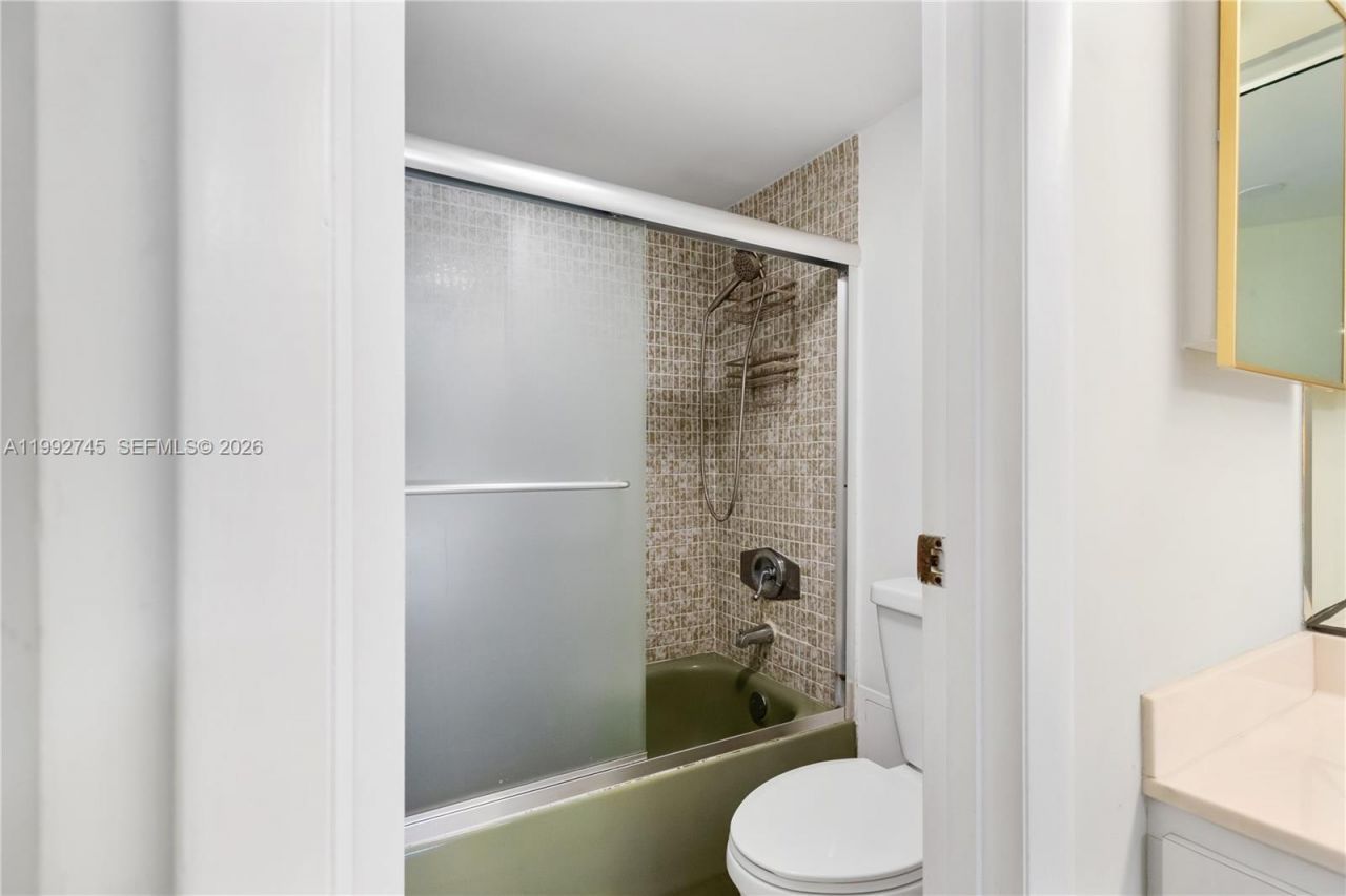 20400 W Country Club Dr, Unit 605, Aventura, FL 33180 Photo
