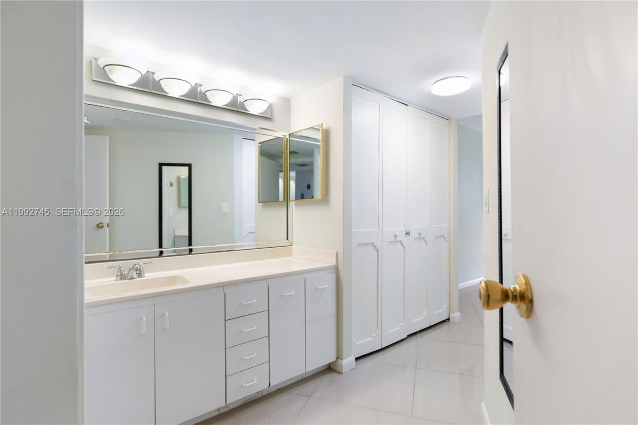 20400 W Country Club Dr, Unit 605, Aventura, FL 33180 Photo