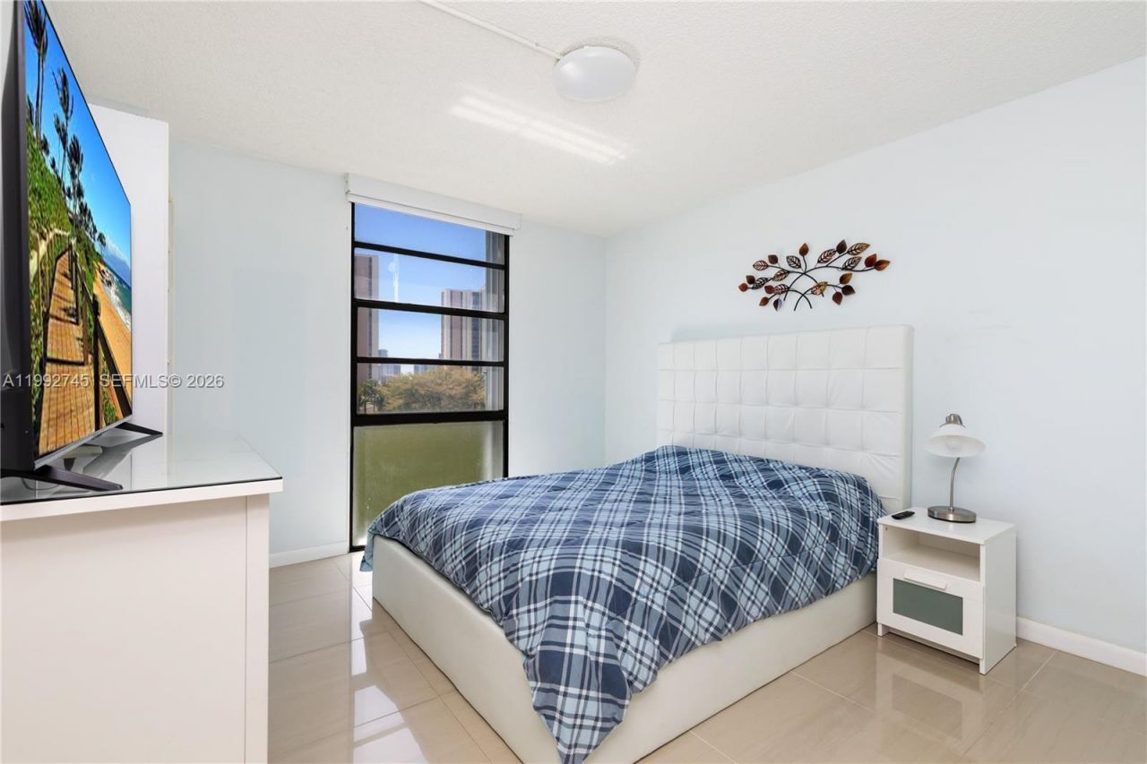 20400 W Country Club Dr, Unit 605, Aventura, FL 33180 Photo