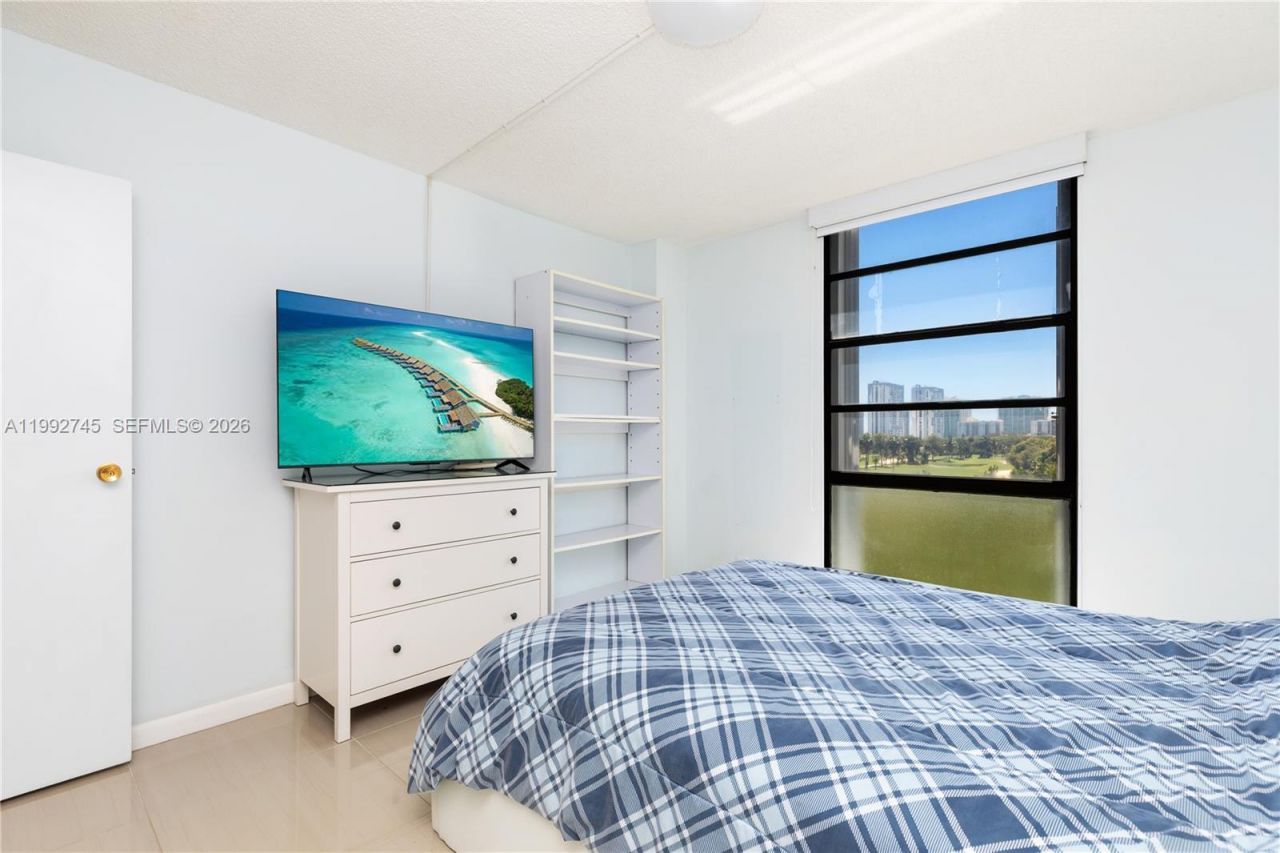 20400 W Country Club Dr, Unit 605, Aventura, FL 33180 Photo