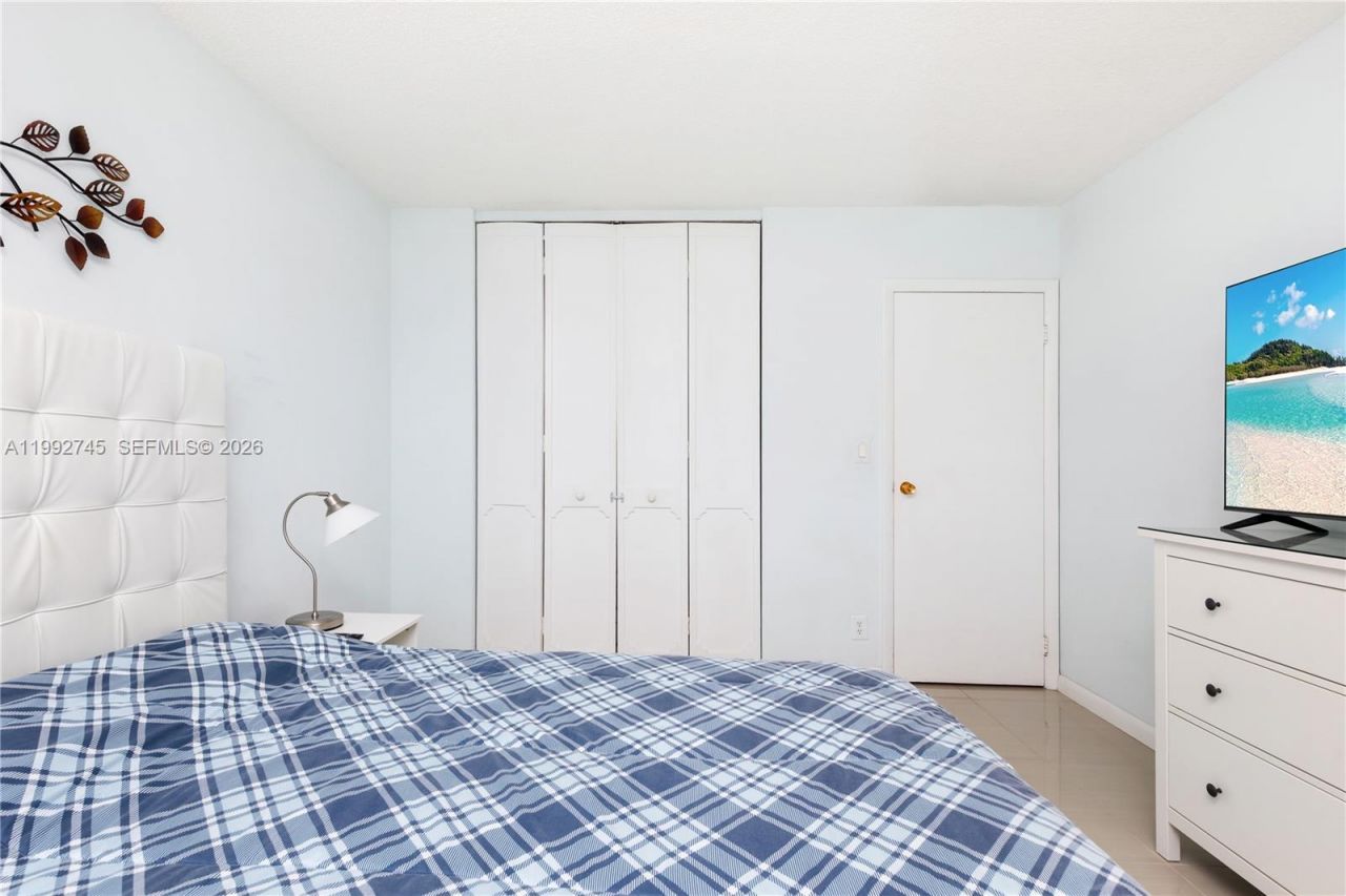 20400 W Country Club Dr, Unit 605, Aventura, FL 33180 Photo