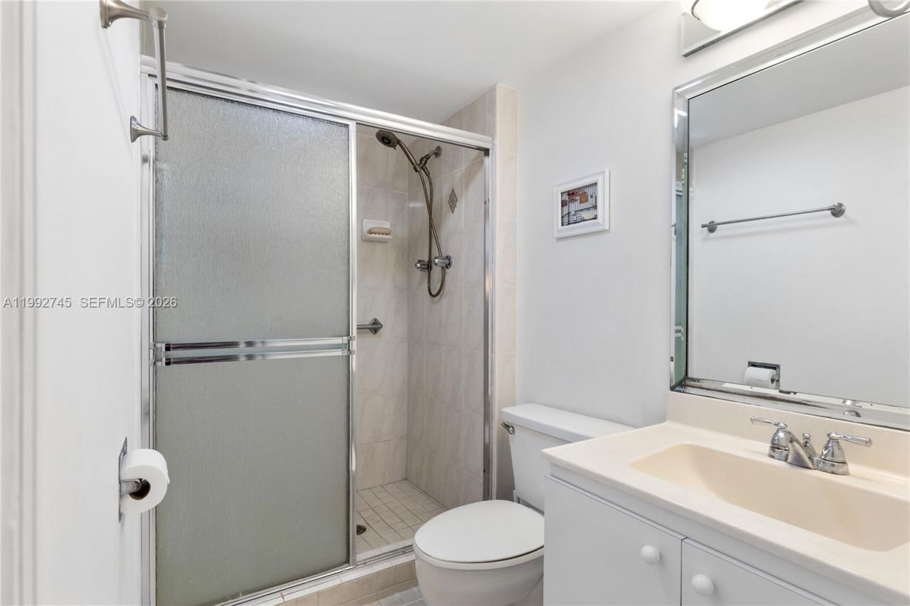 20400 W Country Club Dr, Unit 605, Aventura, FL 33180 Photo