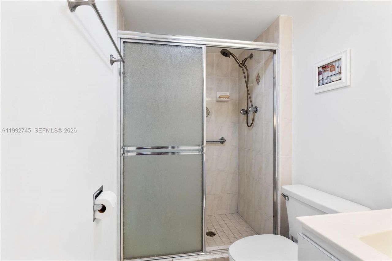 20400 W Country Club Dr, Unit 605, Aventura, FL 33180 Photo