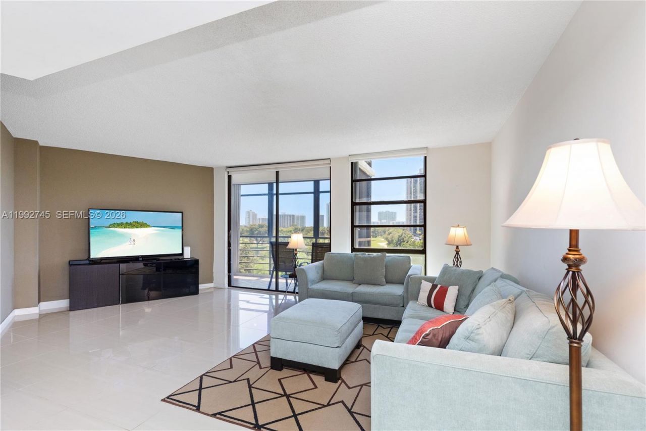20400 W Country Club Dr, Unit 605, Aventura, FL 33180 Photo