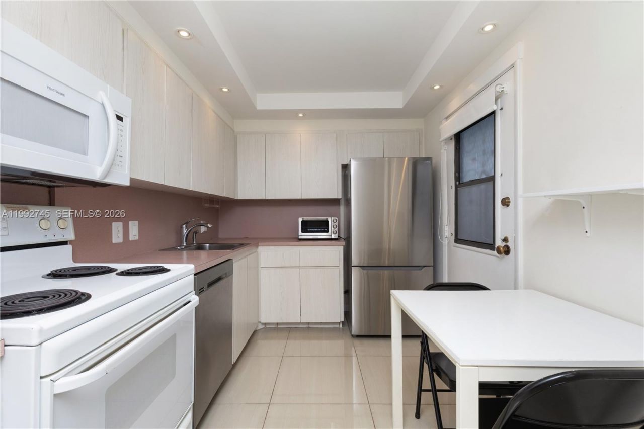 20400 W Country Club Dr, Unit 605, Aventura, FL 33180 Photo