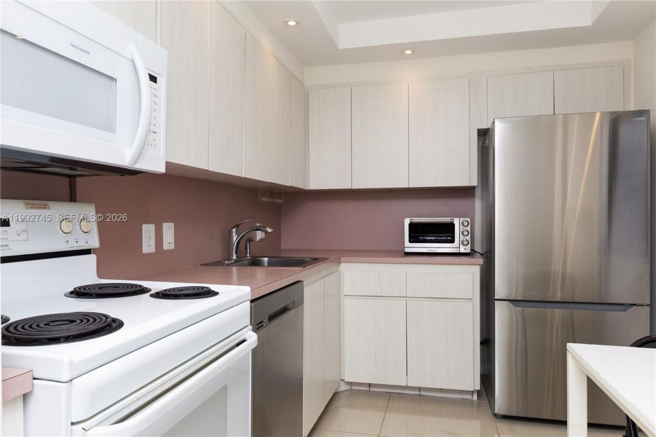 20400 W Country Club Dr, Unit 605, Aventura, FL 33180 Photo