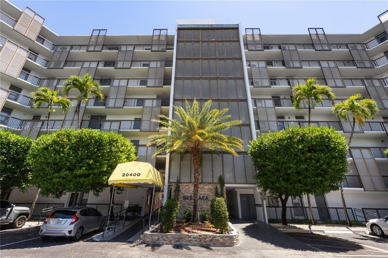 20400 W Country Club Dr, Unit 605, Aventura, FL 33180 Photo