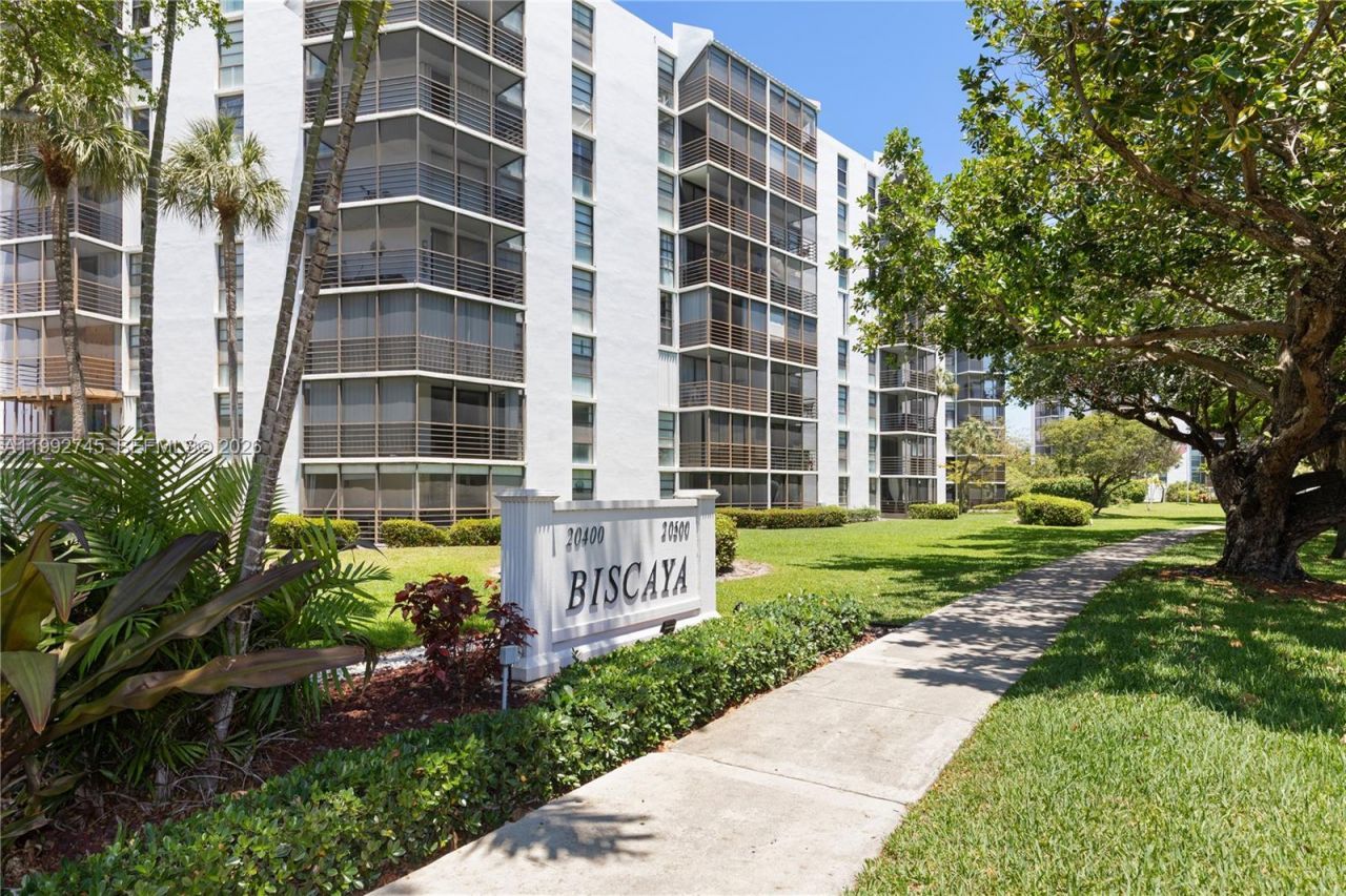 20400 W Country Club Dr, Unit 605, Aventura, FL 33180 Photo