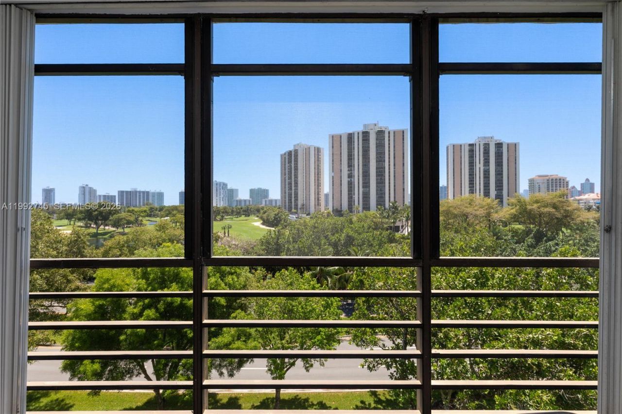 20400 W Country Club Dr, Unit 605, Aventura, FL 33180 Photo