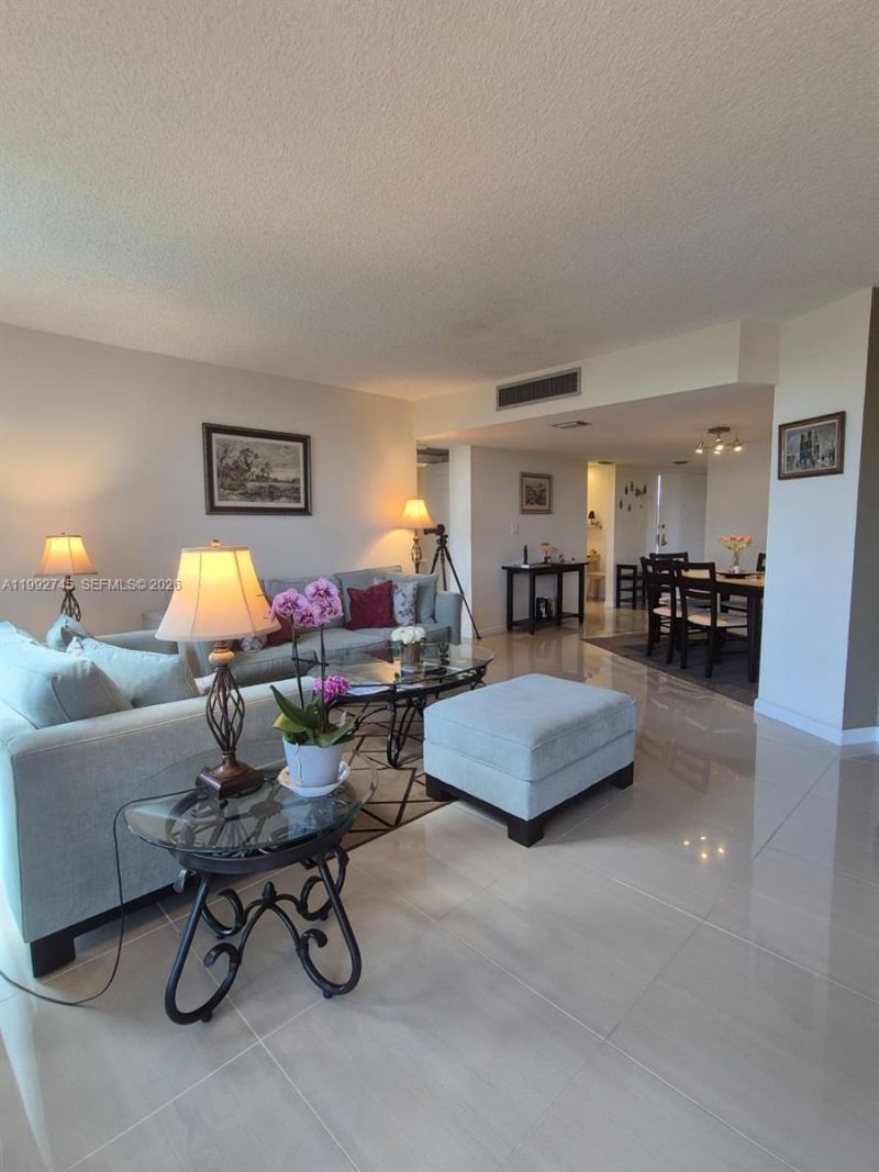 20400 W Country Club Dr , Unit 605, Aventura, FL 33180 Photo