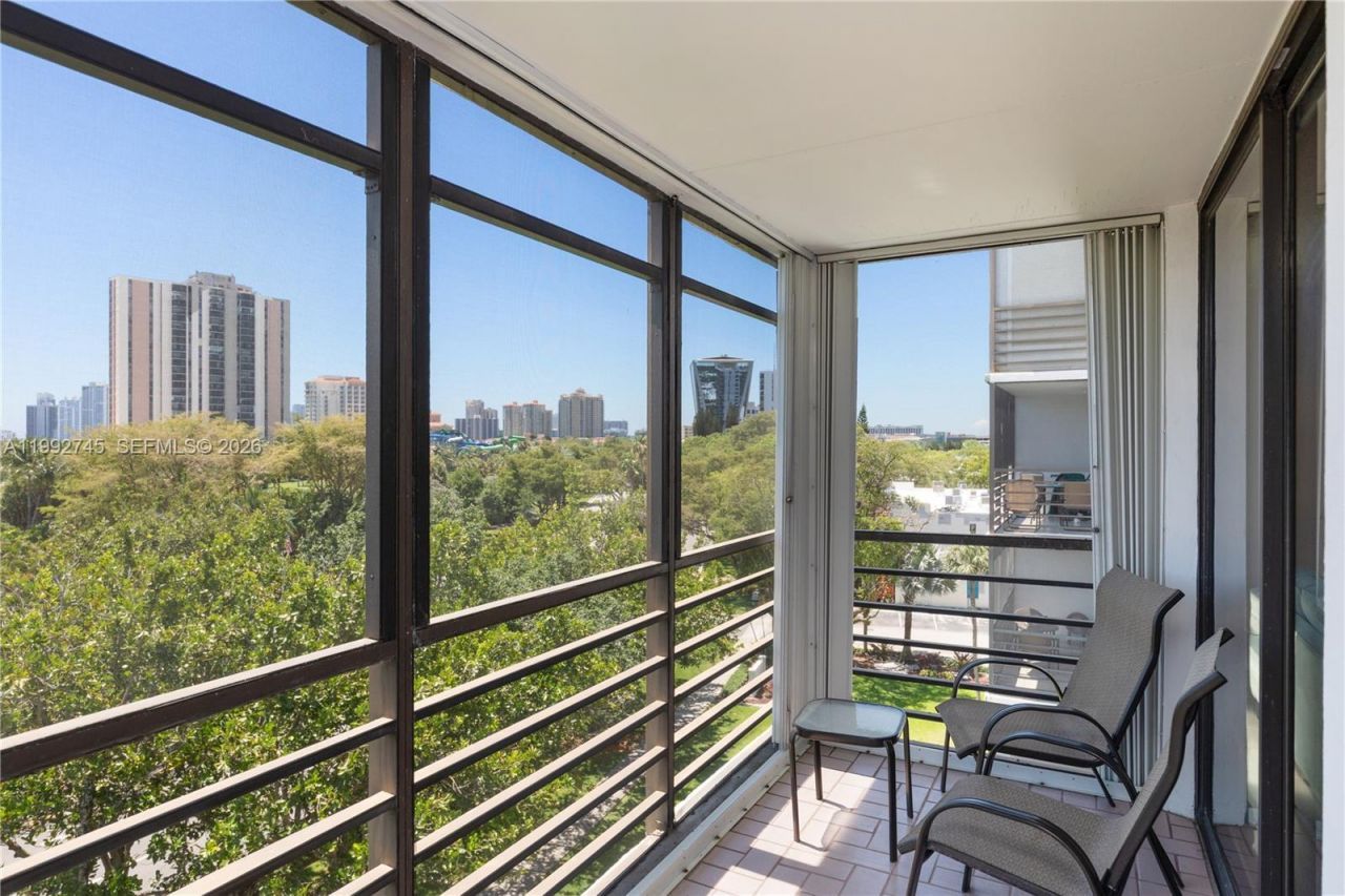 20400 W Country Club Dr, Unit 605, Aventura, FL 33180 Photo