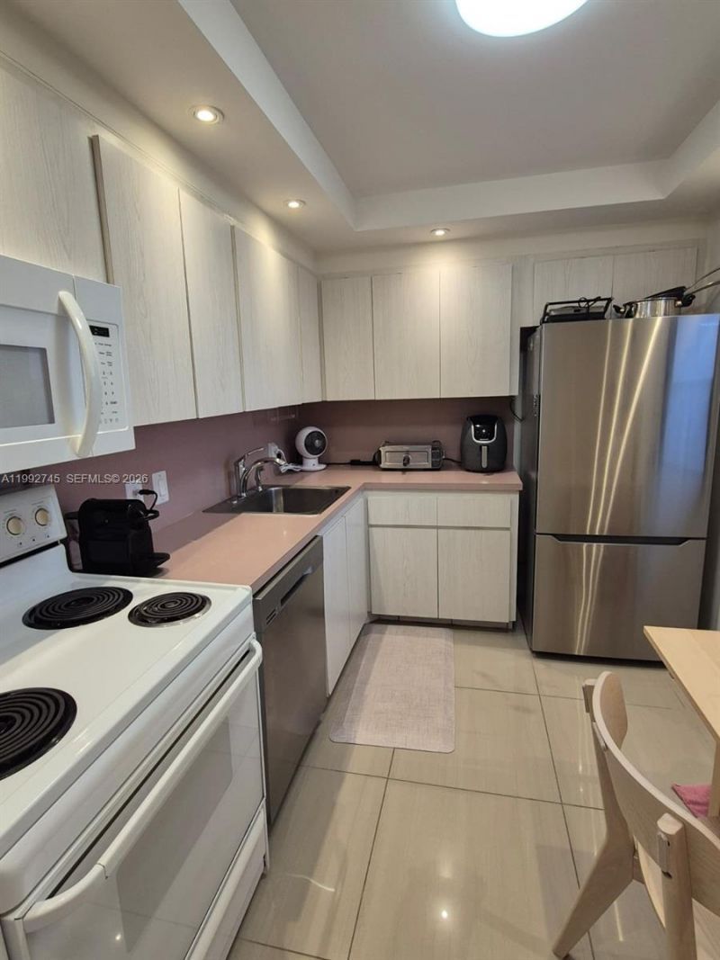 20400 W Country Club Dr , Unit 605, Aventura, FL 33180 Photo