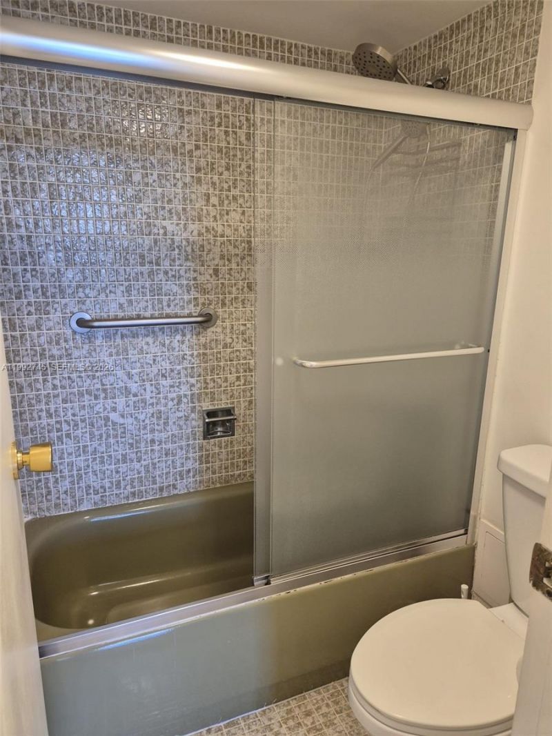 20400 W Country Club Dr , Unit 605, Aventura, FL 33180 Photo