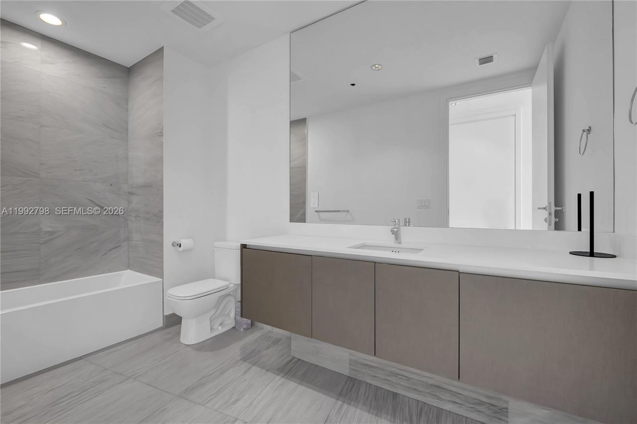 3300 NE 188th St, Unit 615, Aventura, FL 33180 Photo