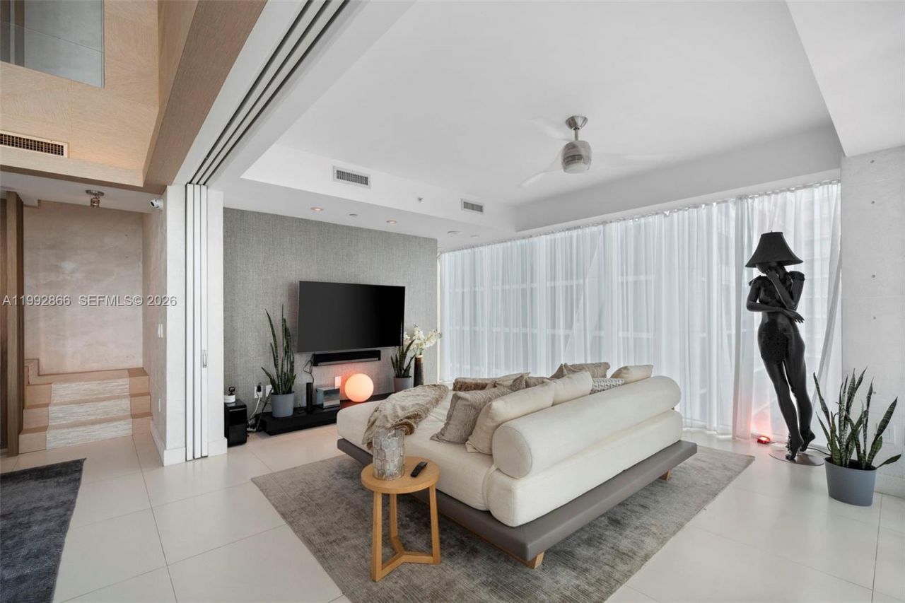 1040 Biscayne Blvd, Unit PH-4607, Miami, FL 33132 Photo