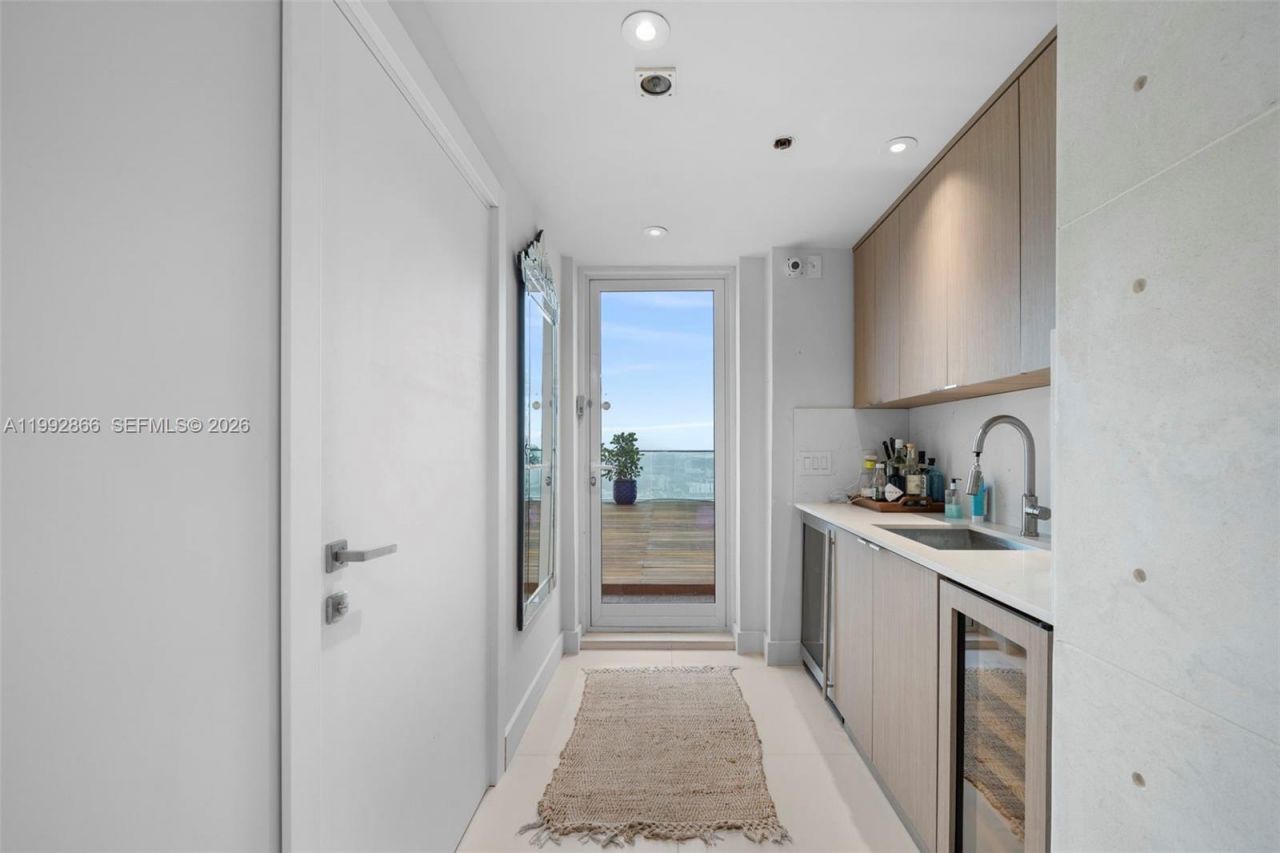 1040 Biscayne Blvd, Unit PH-4607, Miami, FL 33132 Photo