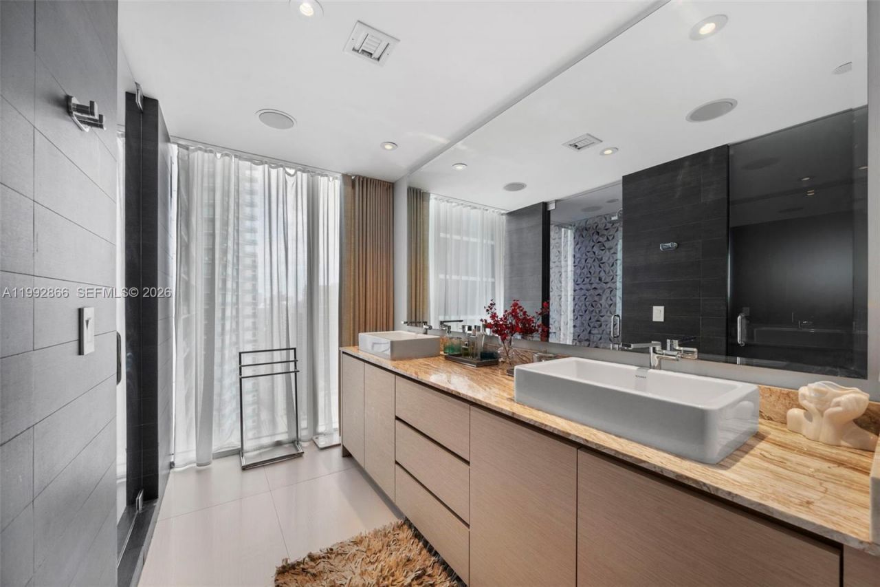 1040 Biscayne Blvd, Unit PH-4607, Miami, FL 33132 Photo