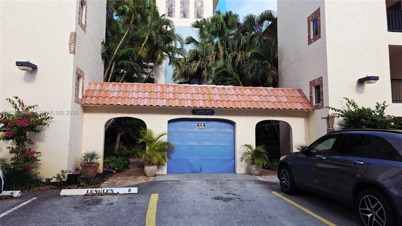 650 Tennis Club Dr, Unit 308, Fort Lauderdale, FL 33311 Photo