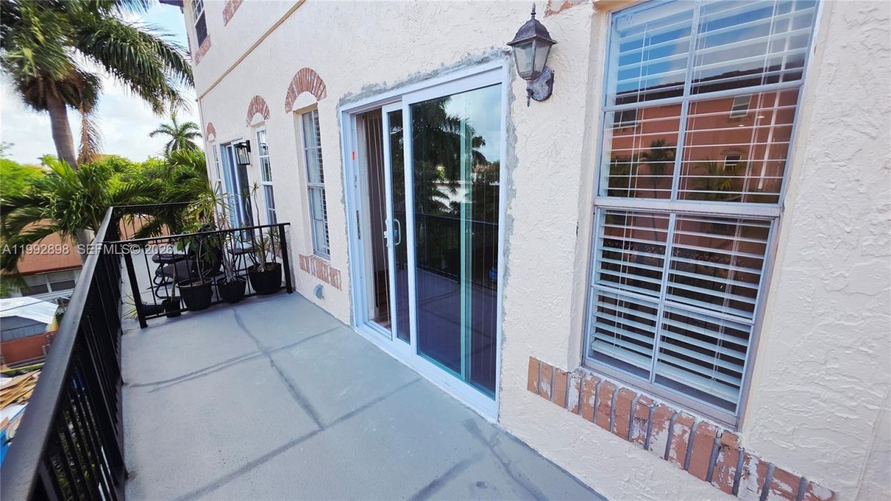 650 Tennis Club Dr, Unit 308, Fort Lauderdale, FL 33311 Photo