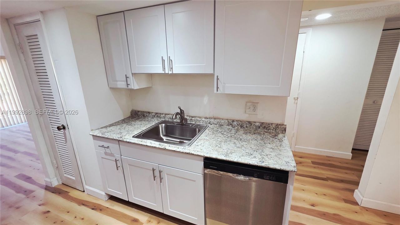 650 Tennis Club Dr, Unit 308, Fort Lauderdale, FL 33311 Photo