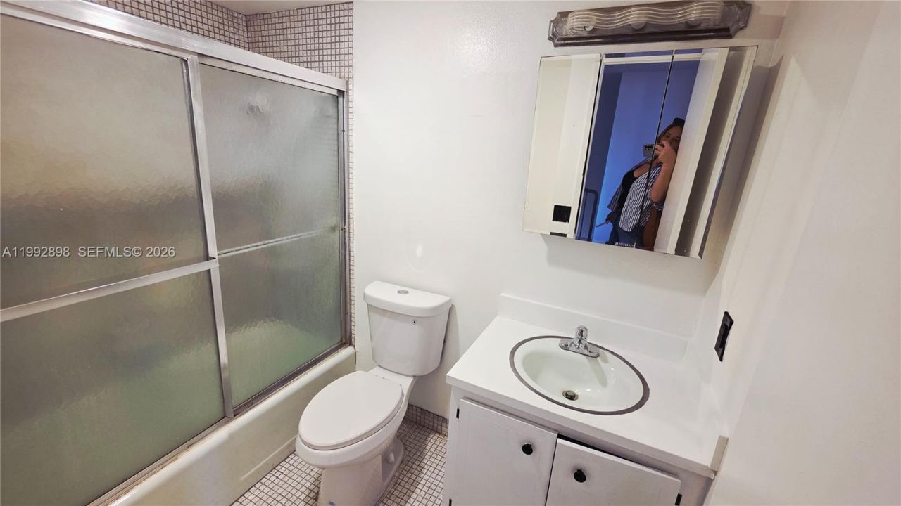 650 Tennis Club Dr, Unit 308, Fort Lauderdale, FL 33311 Photo