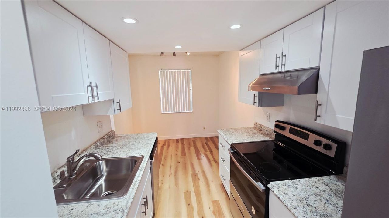 650 Tennis Club Dr, Unit 308, Fort Lauderdale, FL 33311 Photo