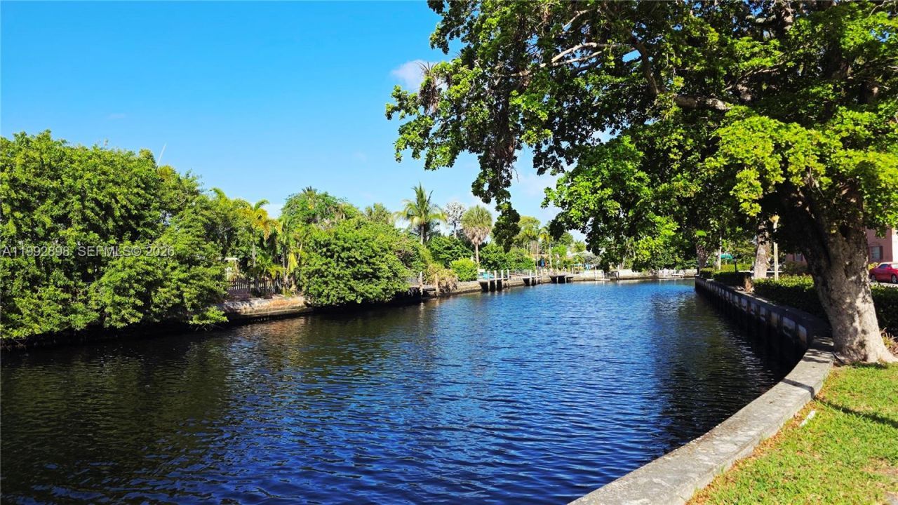 650 Tennis Club Dr, Unit 308, Fort Lauderdale, FL 33311 Photo