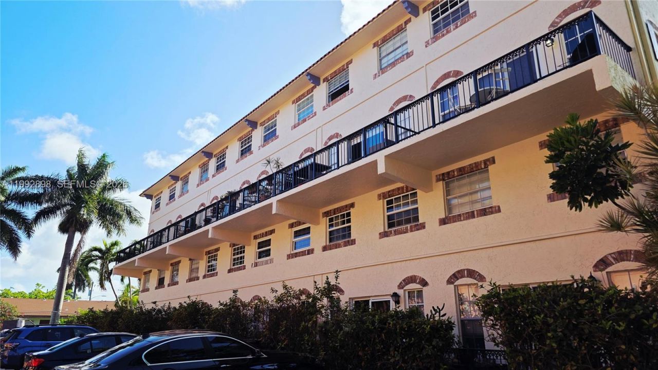 650 Tennis Club Dr, Unit 308, Fort Lauderdale, FL 33311 Photo
