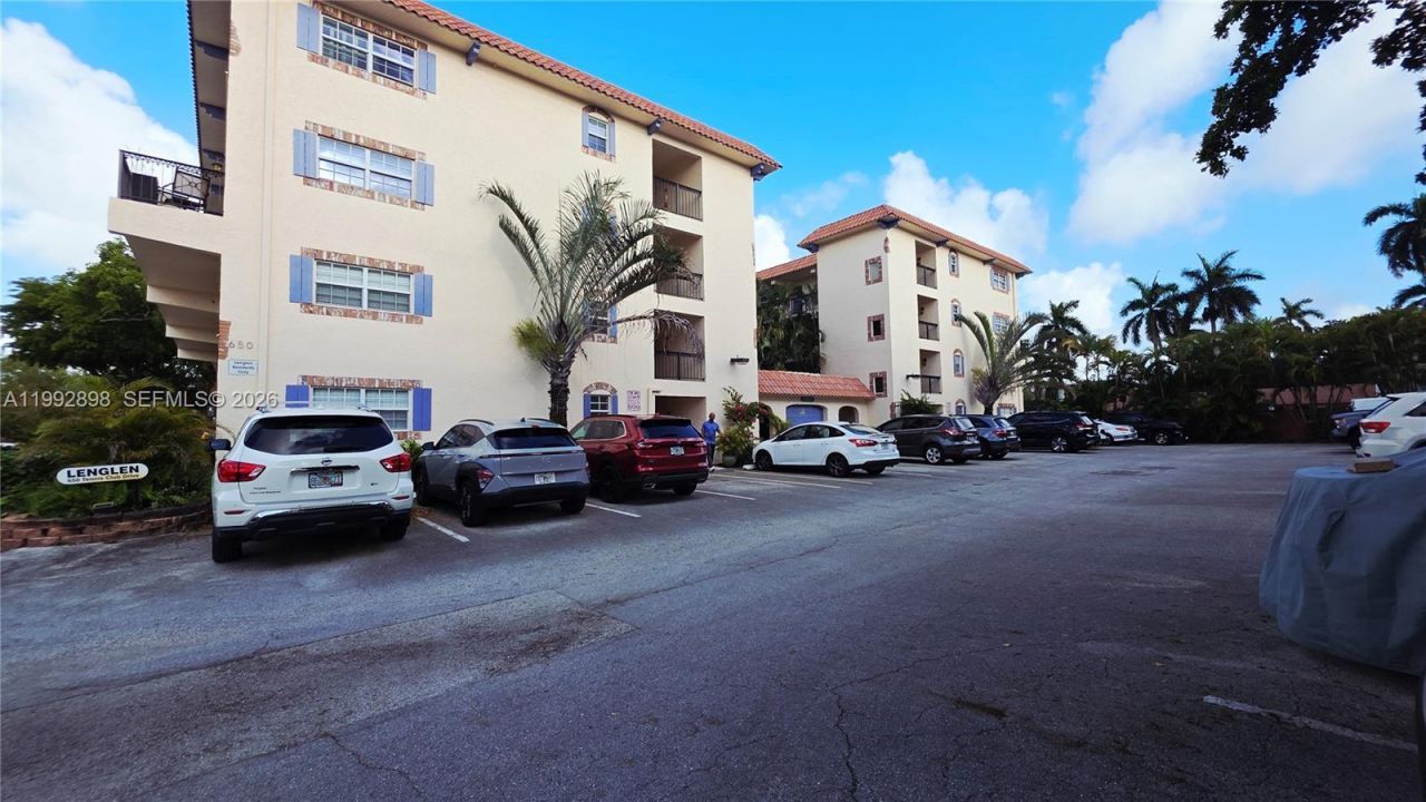 650 Tennis Club Dr, Unit 308, Fort Lauderdale, FL 33311 Photo