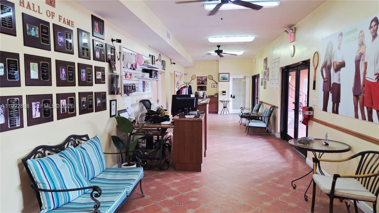 650 Tennis Club Dr, Unit 308, Fort Lauderdale, FL 33311 Photo