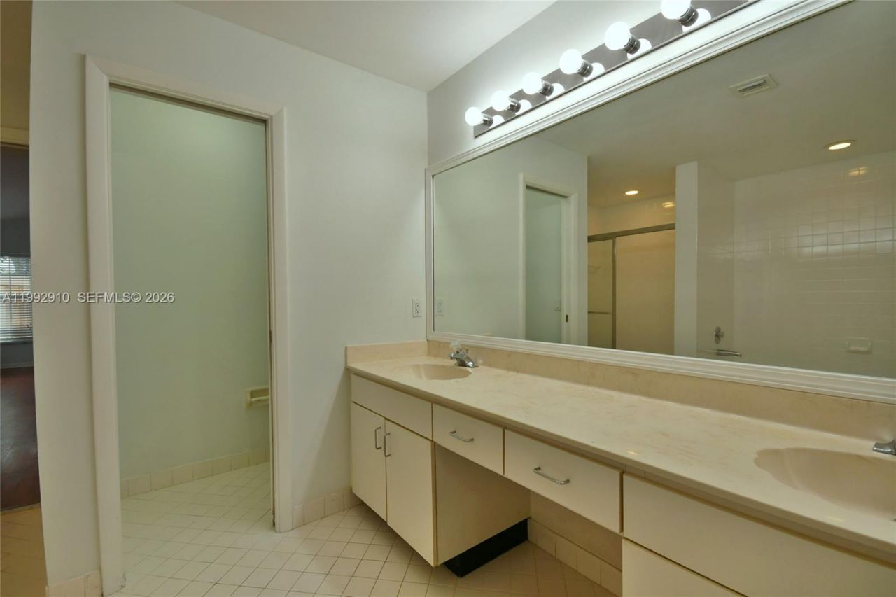 10380 NW 46th St , Doral, FL 33178 Photo