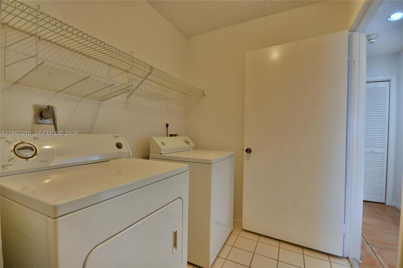 10380 NW 46th St , Doral, FL 33178 Photo