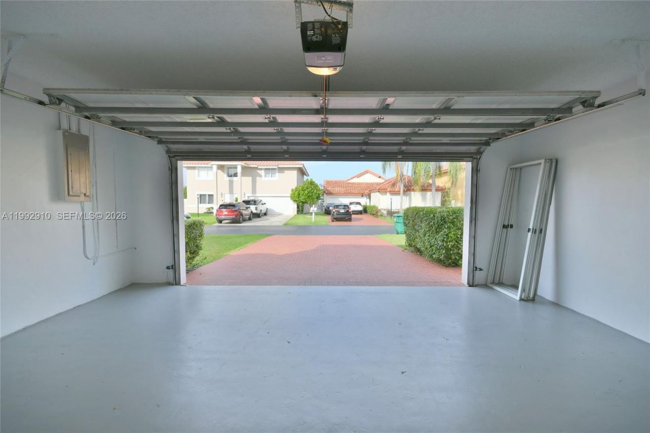 10380 NW 46th St , Doral, FL 33178 Photo