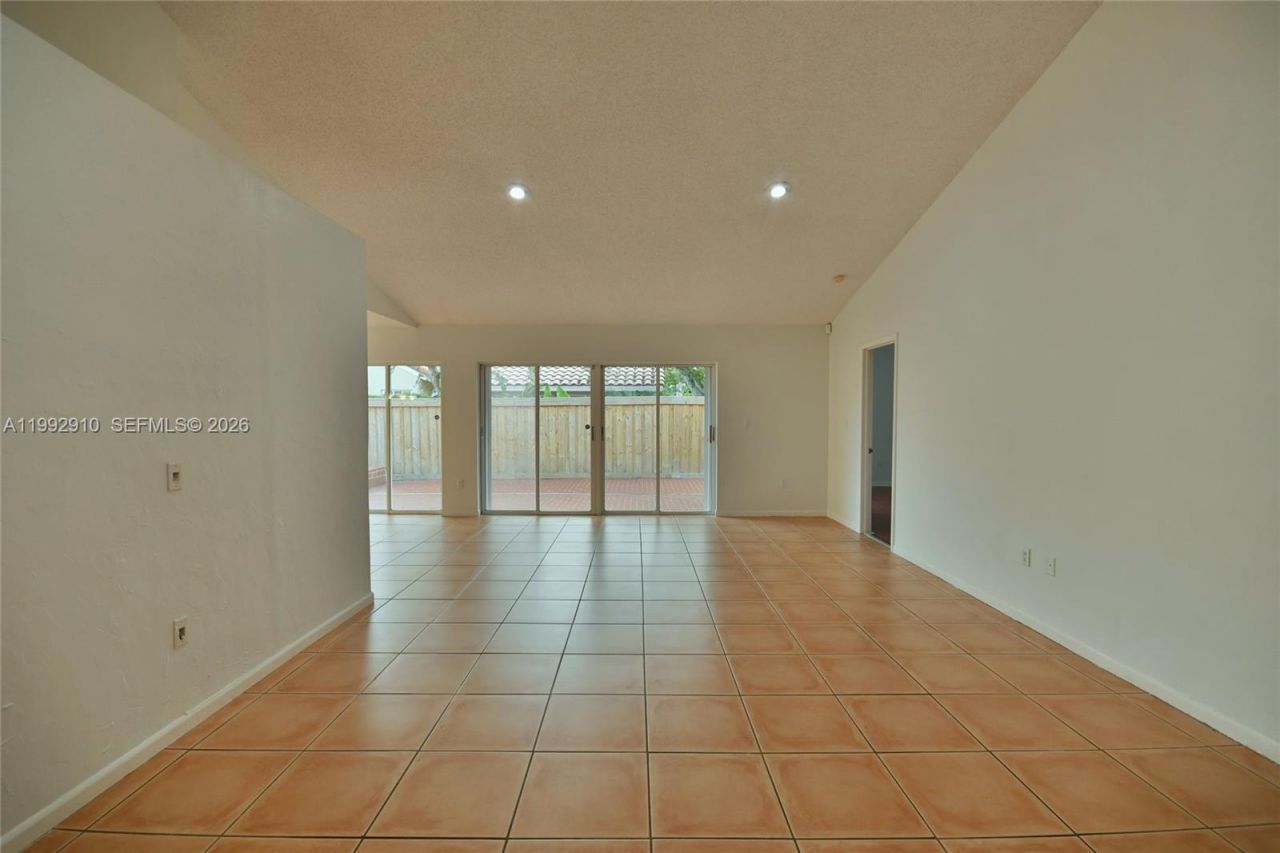 10380 NW 46th St , Doral, FL 33178 Photo