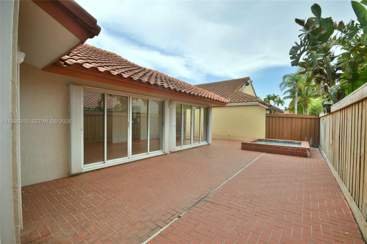 10380 NW 46th St , Doral, FL 33178 Photo