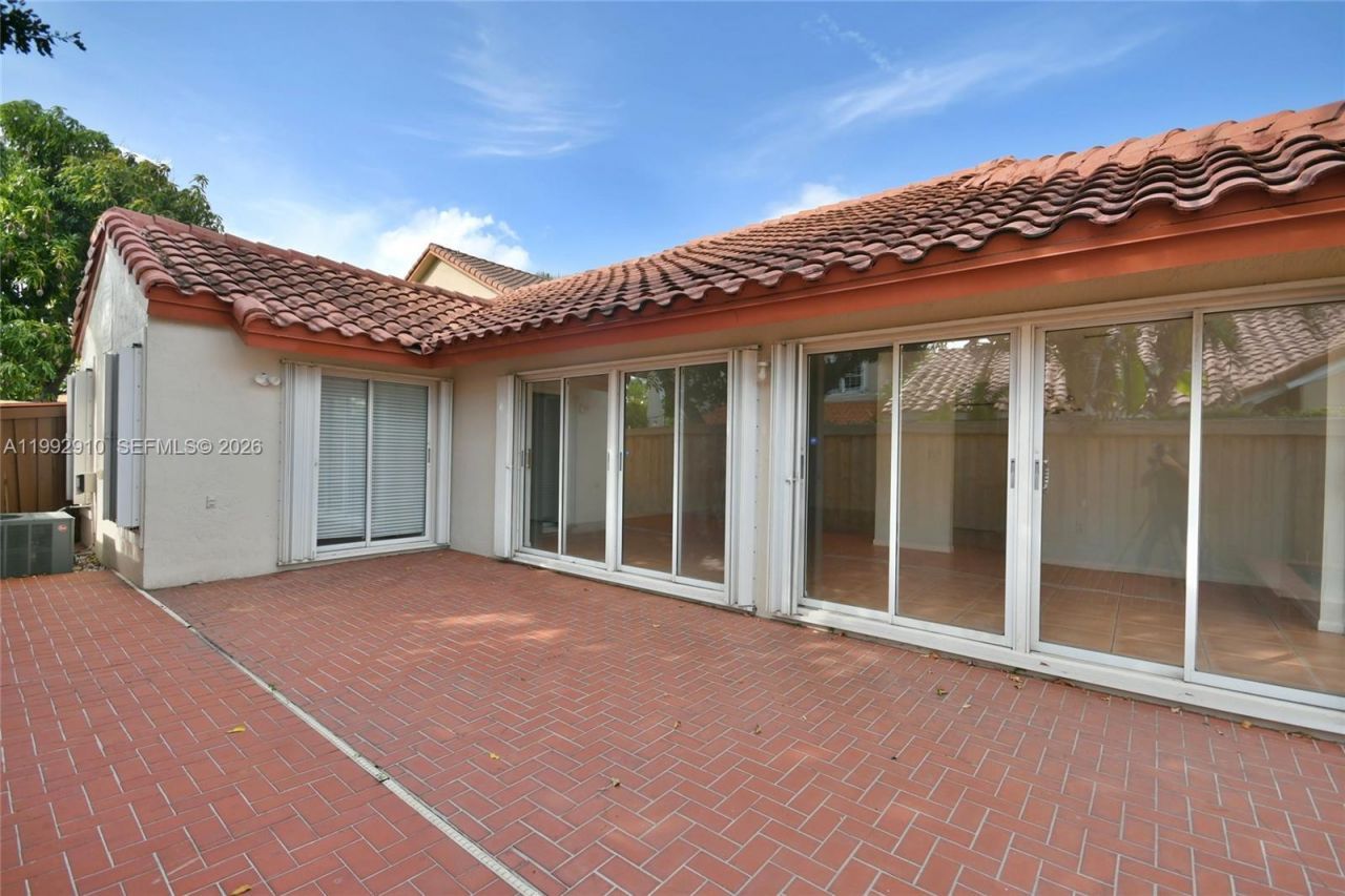 10380 NW 46th St , Doral, FL 33178 Photo