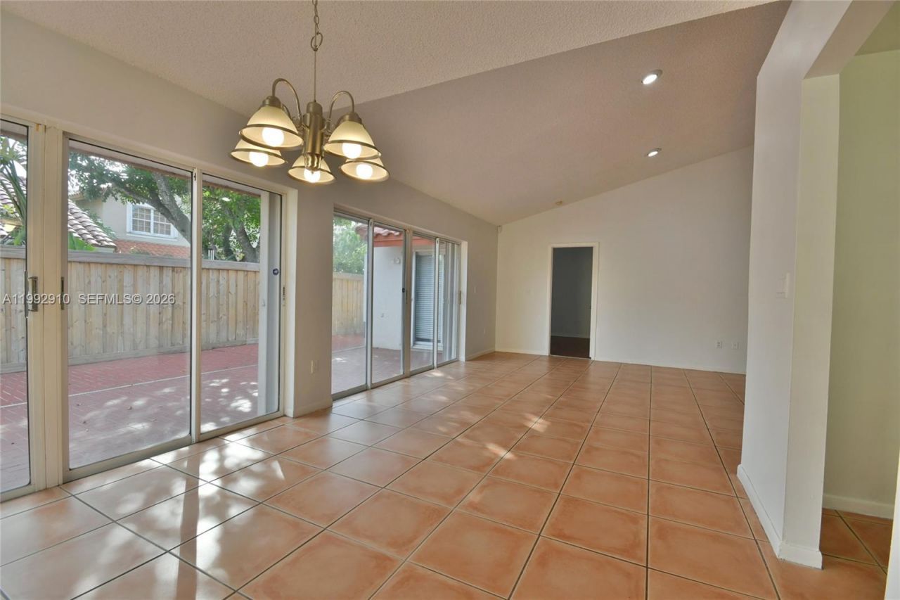 10380 NW 46th St , Doral, FL 33178 Photo