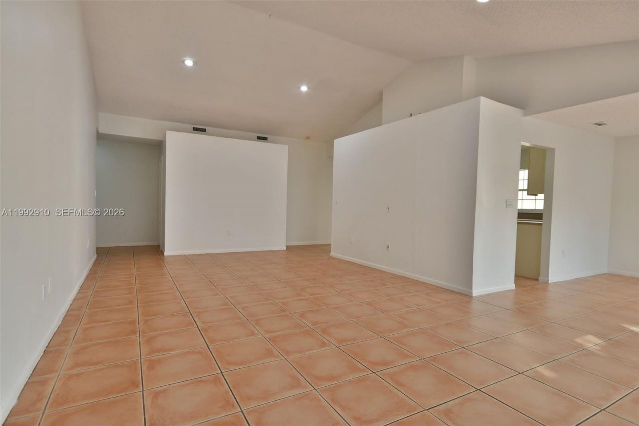 10380 NW 46th St , Doral, FL 33178 Photo