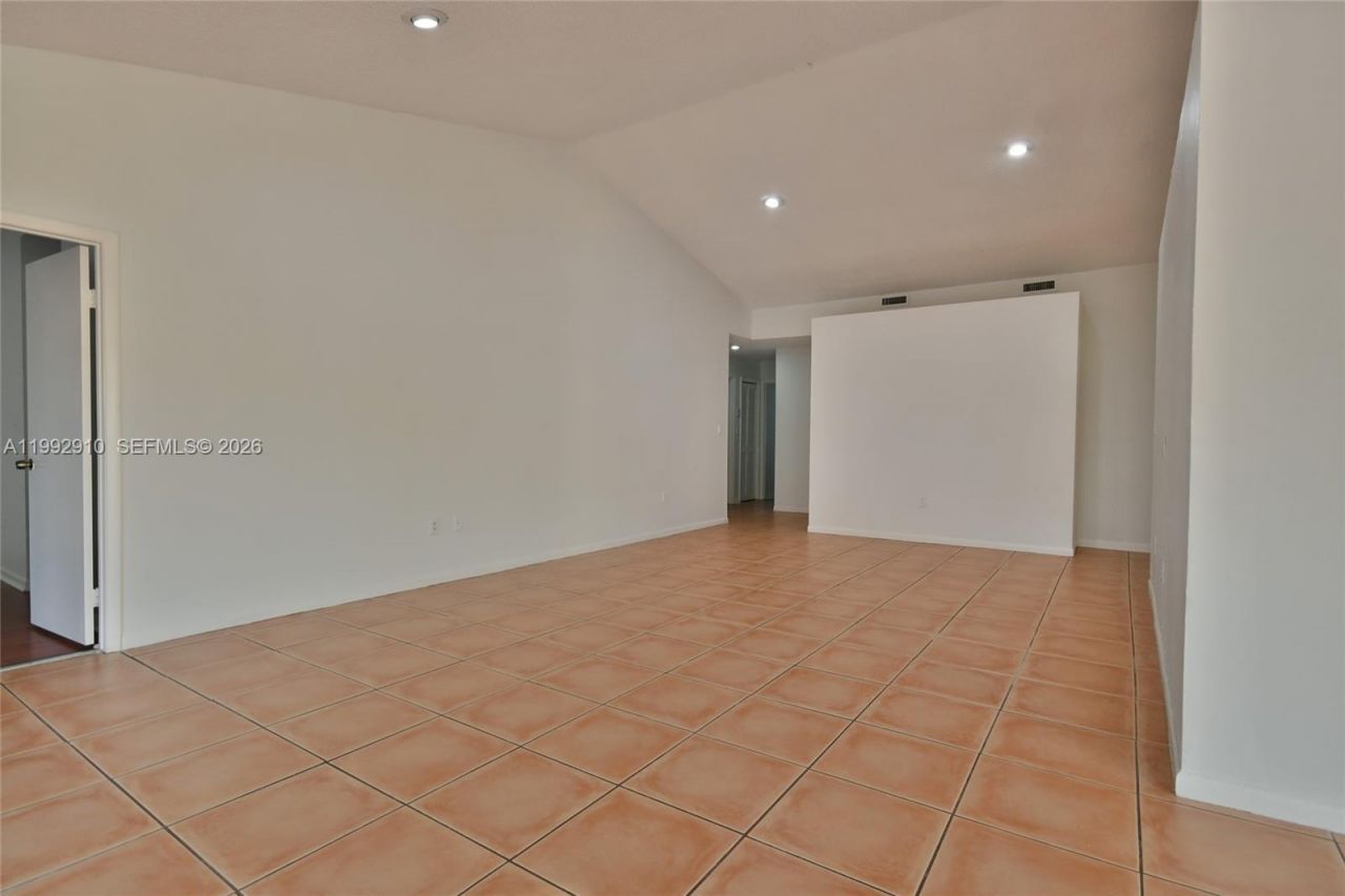 10380 NW 46th St , Doral, FL 33178 Photo