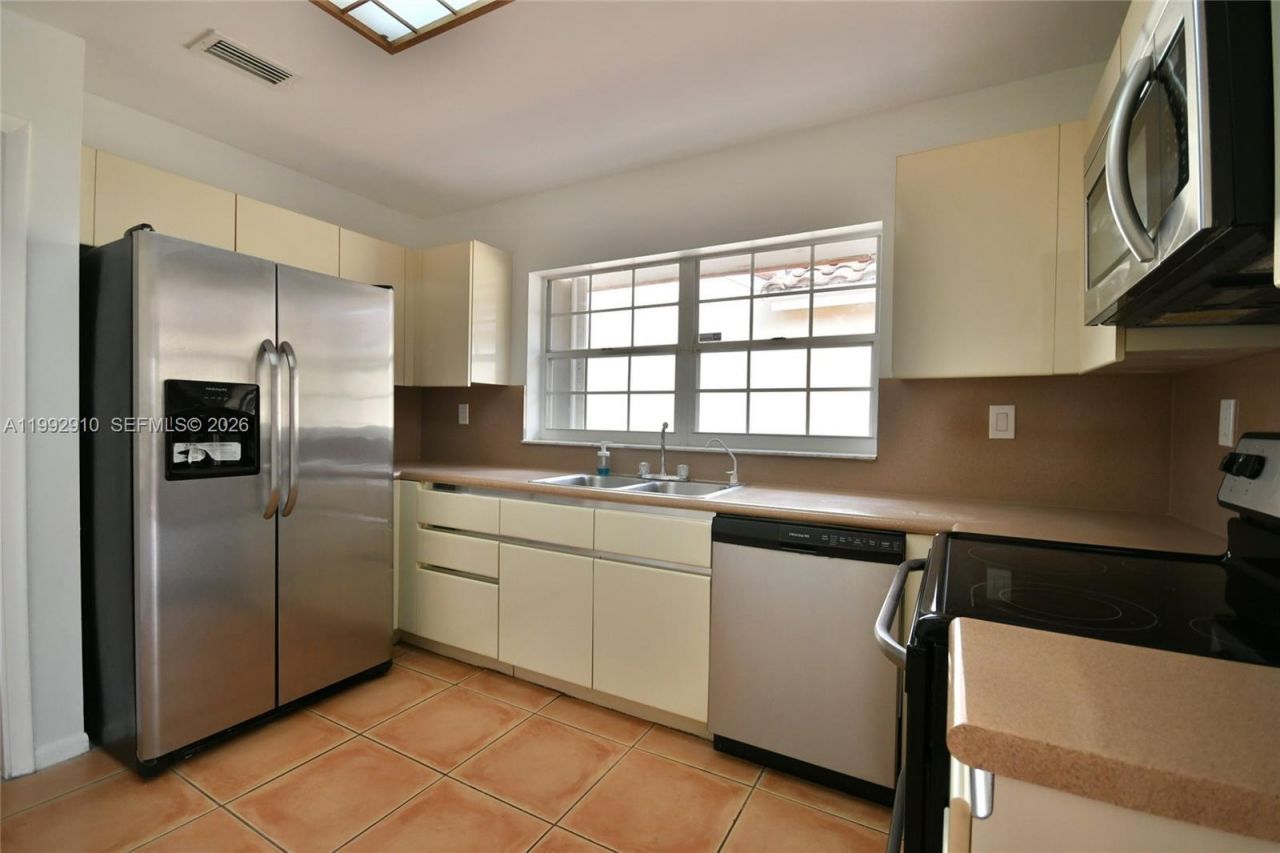 10380 NW 46th St , Doral, FL 33178 Photo